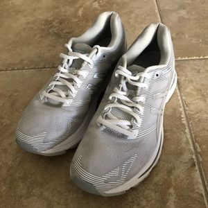 Women’s ASICS GEL Nimbus 19 Running Shoes Sz 8.5